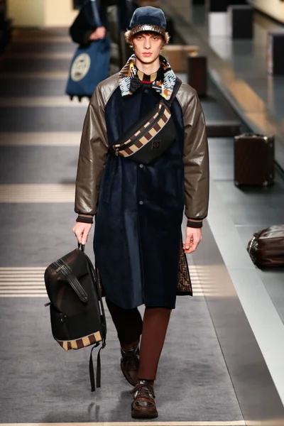 Look 10